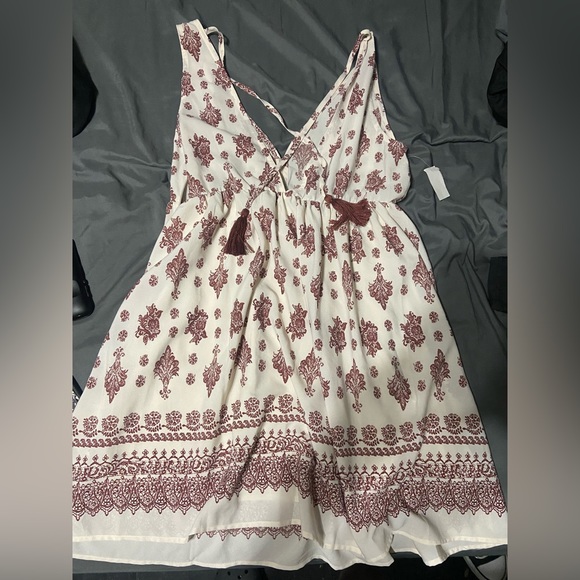 Beyond the radar size medium cream color with maroon design - Picture 3 of 3